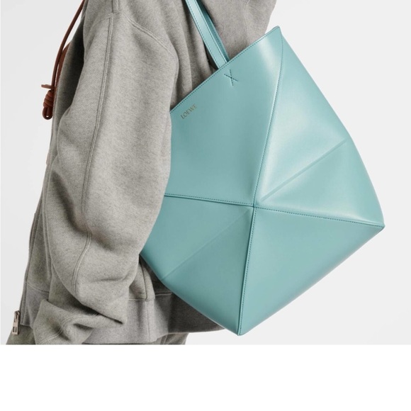 🩵 NWT LOEWE MEDIUM LEATHER PUZZLE TOTE! - Picture 13 of 16